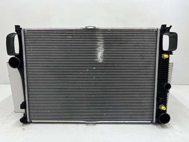 【中古】中古部品 ベンツ Sクラス 221176 ラジエータ 【3310070100-000090734920400】