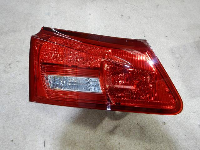 【中古】中古部品 レクサス IS GSE20 リアフィニッシャーパネル 【3330810100-001612716815200】