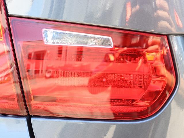 【中古】中古部品 BMW 3シリーズ 3D20 左フィニッシャーパネル 【3310070100-0000Y0748115220】