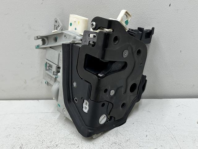 【中古】中古部品 アウディ A1 8XCAX 左フロントドアロックソレノイド 【3310070100-000090746064560】