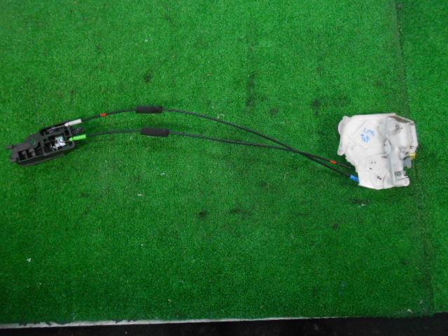 【中古】中古部品 ムーヴ L175S 左フロントドアロックソレノイド 【3310080100-000213029764560】