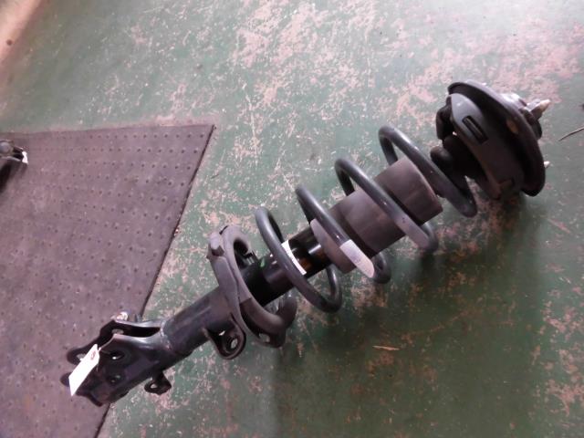 【中古】中古部品 ステップワゴン RG1 左フロントストラット 【3330810100-001437827850210】