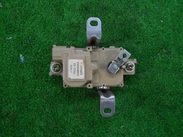 【中古】中古部品 ブルーバードシルフィ QG10 トランク・バックドアロックソレノイド 【3310080100-230126000264590】