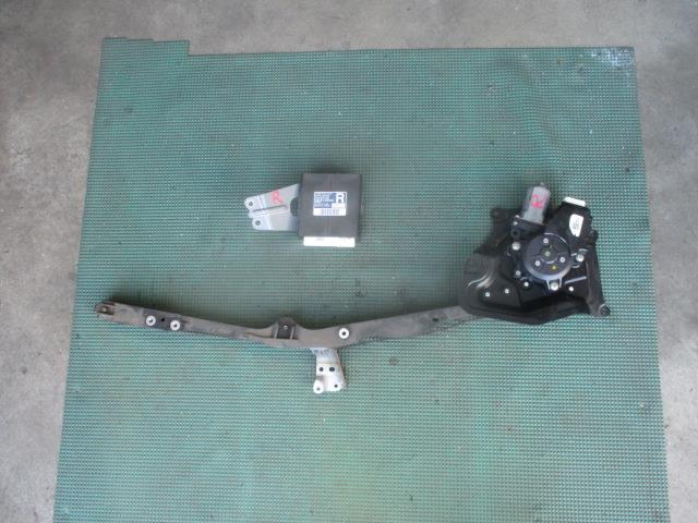 【中古】中古部品 タント LA600S 右パワースライドドアモーター 【3310190100-000244014064650】