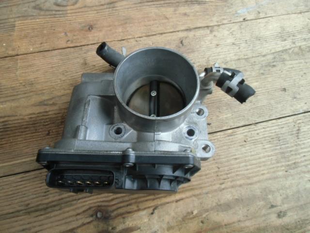 【中古】中古部品 カルディナ AZT241W スロットルボディ 【3310190100-001294182520300】