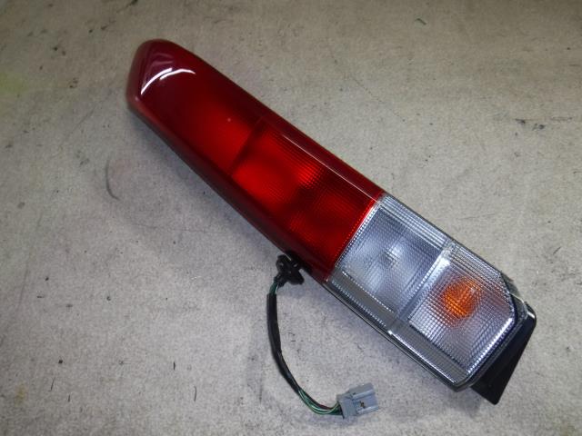 【中古】中古部品 バモス HM2 左テールランプ 【3330810100-001324468315600】