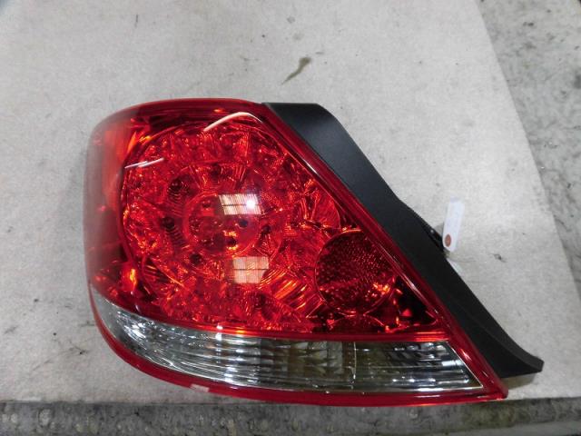 【中古】中古部品 レジェンド KB1 左テールランプ 【3330810100-001454592215600】
