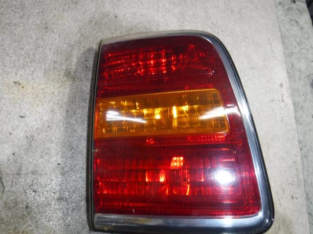 【中古】中古部品 クラウン JZS175W リアフィニッシャーパネル 【3330810100-001399257415200】