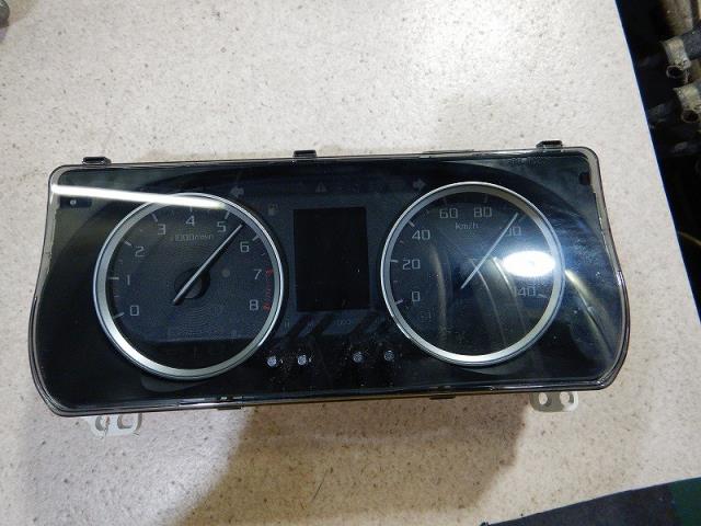 【中古】中古部品 キャスト LA250S スピードメーター 【3330810100-001695895361400】
