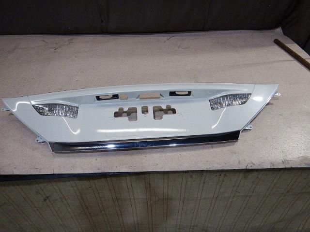 【中古】中古部品 ヴェルファイア ANH20W リアフィニッシャーパネル 【3330810100-000213107015200】
