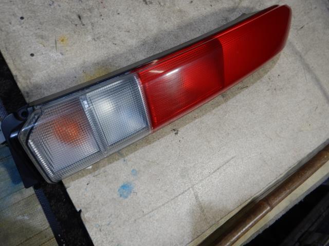 【中古】中古部品 バモス HM1 右テールランプ 【3330810100-001645468115500】