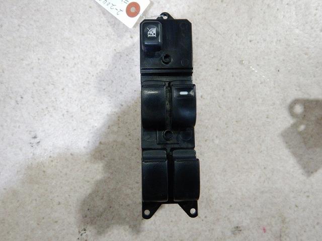 メーカー 三菱 車名 デリカD5 型式類別 16421-0001 グレード 2000 認定型式 DBA-CV4W 車両タイプ 5DBOXワゴン 年式 H22/11 シフト 駆動 通称型式 エンジン型式 4B11-DE ミッション型式 アクスル型式 車体色 銀 車体色No A31 トリム色No 73H 走行距離(Km) 178,000 メーカー純正品番 8608A227 部品メーカー品番 保証 1ヶ月/1000km 付加情報 ウインドゥロック付;18P;テストOK; 商品情報 ※純正番号およびモデル番号は参考としてください。※リビルト部品を購入される際のお願い【再生部品】と表示されているものをリビルト部品と呼んでいます。リビルト部品の場合には、交換時に取り外した部品をご返却していただく場合があります。詳しくはこちら※大物商品(ドア・ボンネット・バンパー等)は個人宅への配送ができない場合がございます。その場合、最寄りの配送業者支店止め等の対応となりますので、あらかじめご了承ください。 ページ上部へ【中古】中古部品 デリカD5 CV4W パワーウインドウスイッチ 【3330810100-001668878761900】