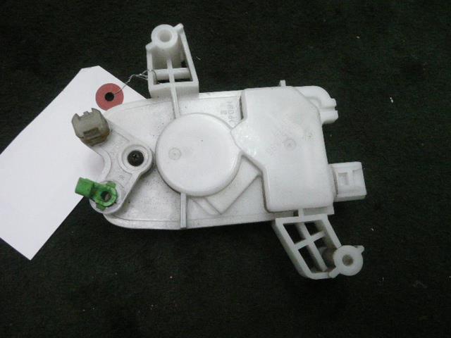 【中古】中古部品 eKワゴン H81W 右リアドアロックソレノイド 【3310300100-001521971564570】