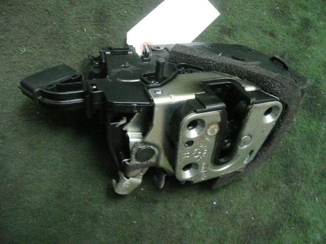 【中古】中古部品 フーガ Y50 右リアドアロックソレノイド 【3310300100-001471182064570】