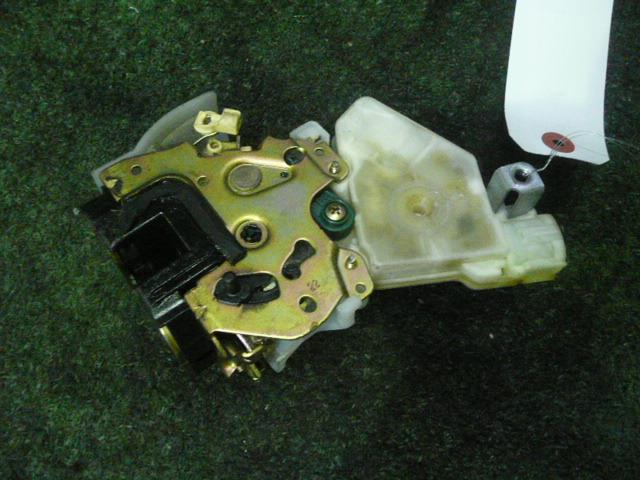 【中古】中古部品 サニー FB15 左リアドアロックソレノイド 【3310300100-001348022064580】