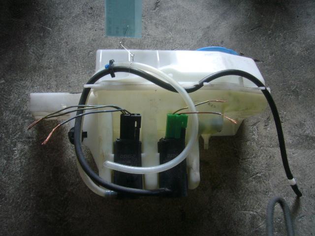 【中古】中古部品 エブリィ DA64V ウォッシャータンク 【3310410000-000764105067300】