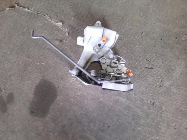 【中古】中古部品 eKワゴン H82W 左フロントドアロックソレノイド 【3310410000-000253006064560】