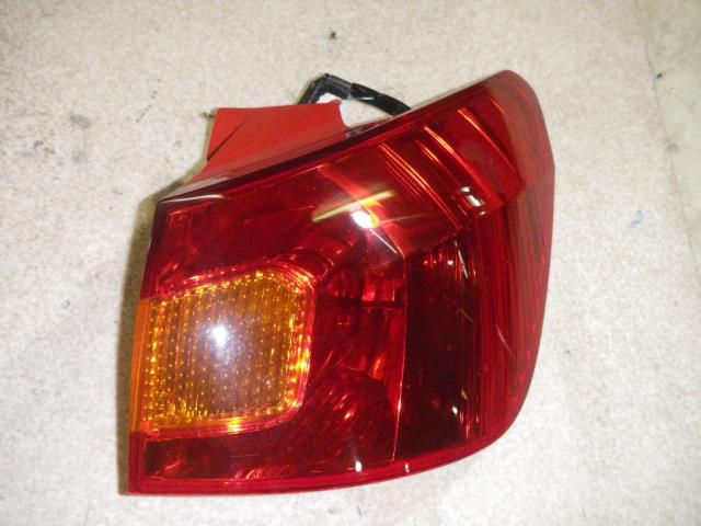 【中古】中古部品 カルディナ AZT241W 右テールランプ 【3330810100-001272671815500】