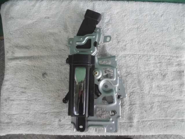 【中古】中古部品 タント L375S 左リアドアロックソレノイド 【3310420000-000002159864580】