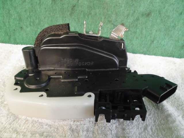 【中古】中古部品 キューブ Z12 左リアドアロックソレノイド 【3310420000-000002246764580】