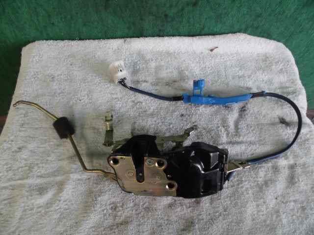 【中古】中古部品 ウィンダム VCV11 左フロントドアロックソレノイド 【3310420000-000002233364560】