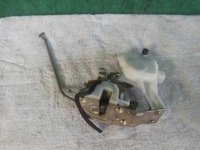 【中古】中古部品 eKワゴン H81W 左フロントドアロックソレノイド 【3310420000-000002160364560】