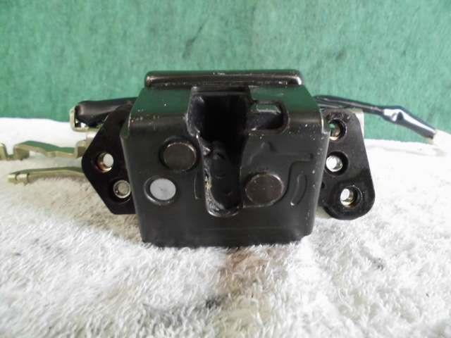 【中古】中古部品 アルファード ATH10W トランク・バックドアロックソレノイド 【3310420000-000002210..
