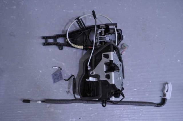 【中古】中古部品 BMW X1 VL18 右リアドアロックソレノイド 【3310580000-250307000264570】