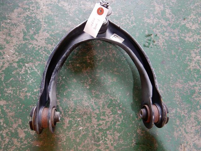 【中古】中古部品 クラウン GRS201 左フロントアッパアーム 【3330810100-001616724651750】