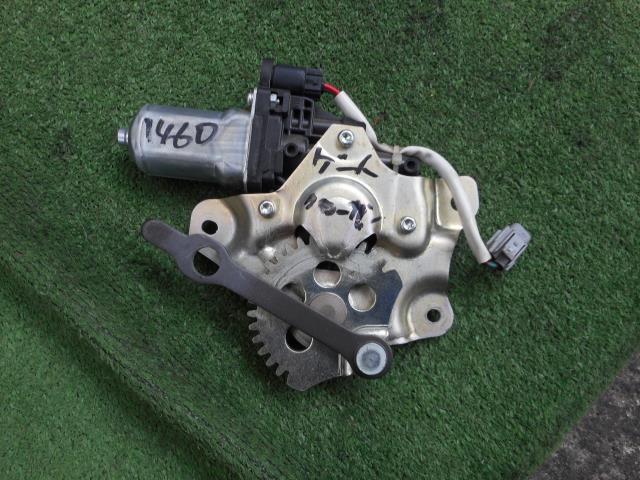 【中古】中古部品 ハイエース TRH226S トランク・バックドアクローザーモーター 【3330190100-00000214..