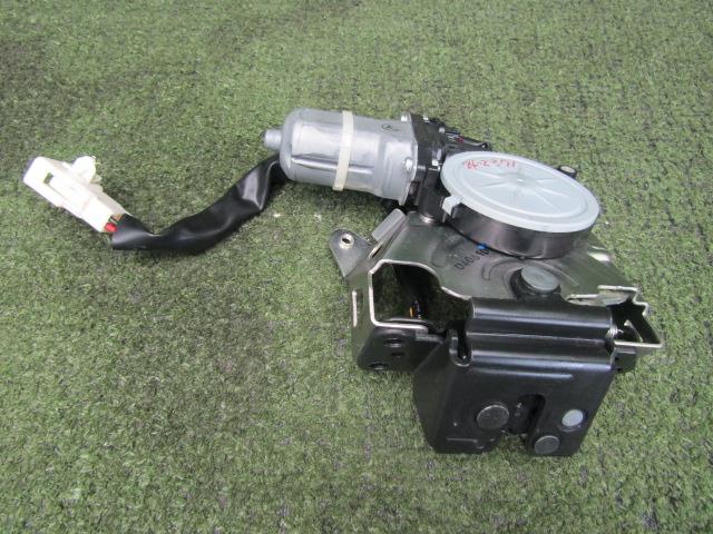 【中古】中古部品 ヴェルファイア ANH20W トランク・バックドアクローザーモーター 【3330200100-24237..