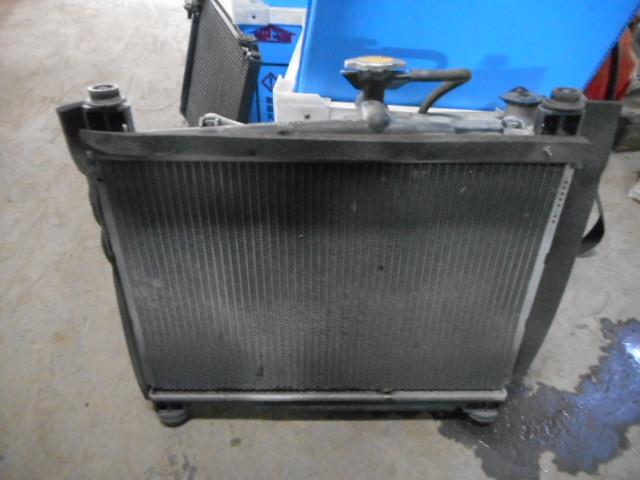 【中古】中古部品 ヴィッツ SCP13 ラジエータ 【3330220100-001110606020400】