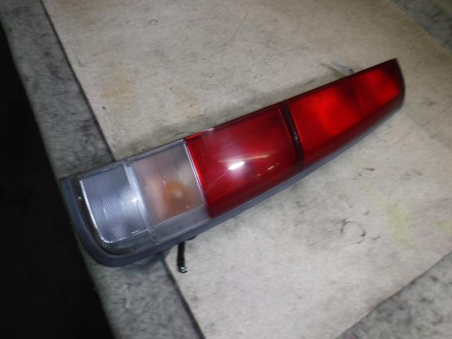 【中古】中古部品 タウンエースノア SR40G 右テールランプ 【3330810100-001341178615500】