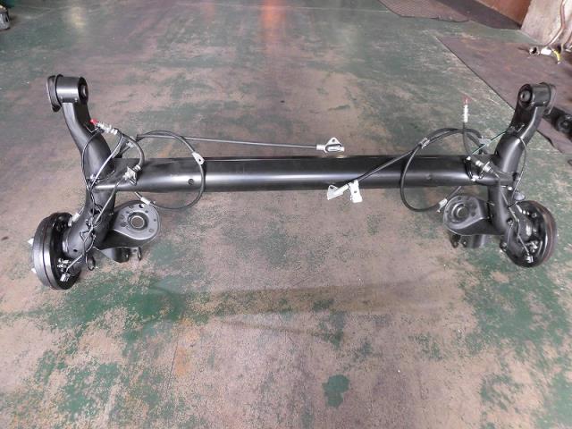 【中古】中古部品 ミラトコット LA550S リアアクスルビーム 【3330810100-001553210953500】