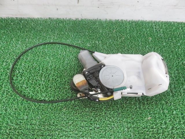 【中古】中古部品 デリカD5 CV5W 左リアクローザードアモーター 【3330380100-000034802866130】