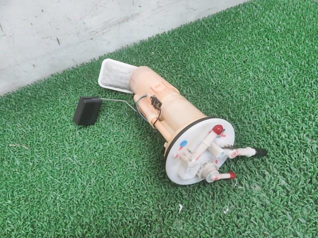 【中古】中古部品 エブリィ DA64W フューエルポンプ 【3330380100-000034037120600】