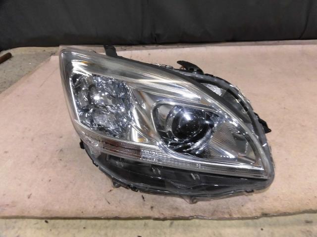 【中古】中古部品 マークXジオ ANA10 右ヘッドランプ 【3330810100-001489680610800】