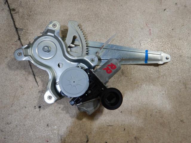 【中古】中古部品 マークX GRX130 右リアドアレギュレータ・モーター 【3330810100-001619012013320】