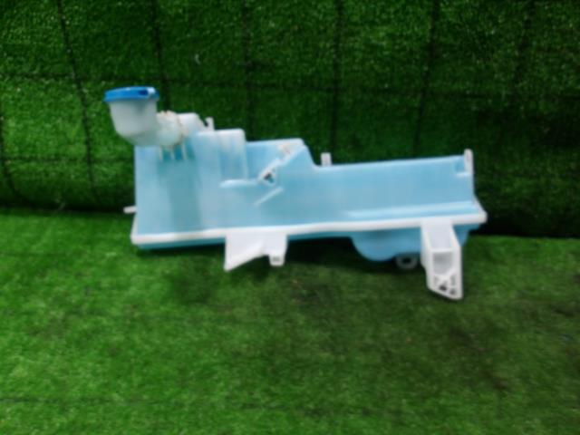 【中古】中古部品 ソリオ MA36S ウォッシャータンク 【3330420100-241106000467300】