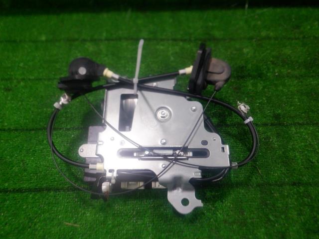 【中古】中古部品 プレマシー CWEAW 左パワースライドドアモーター 【3330420100-240217000264660】