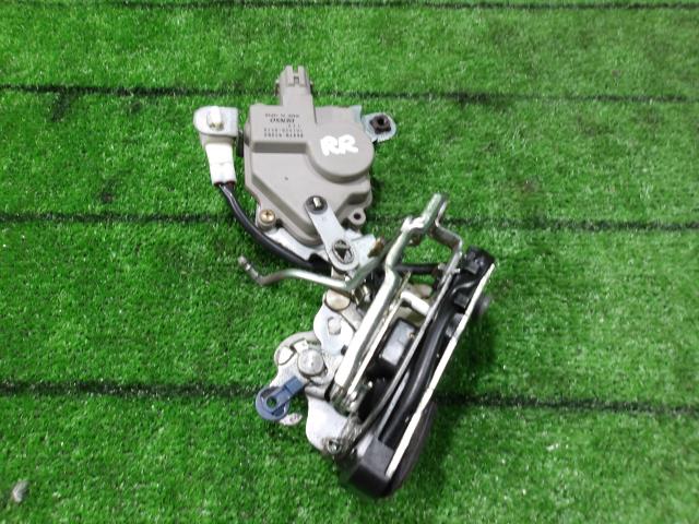 【中古】中古部品 ミラジーノ L710S 右リアドアロックソレノイド 【3330420100-241114000264570】