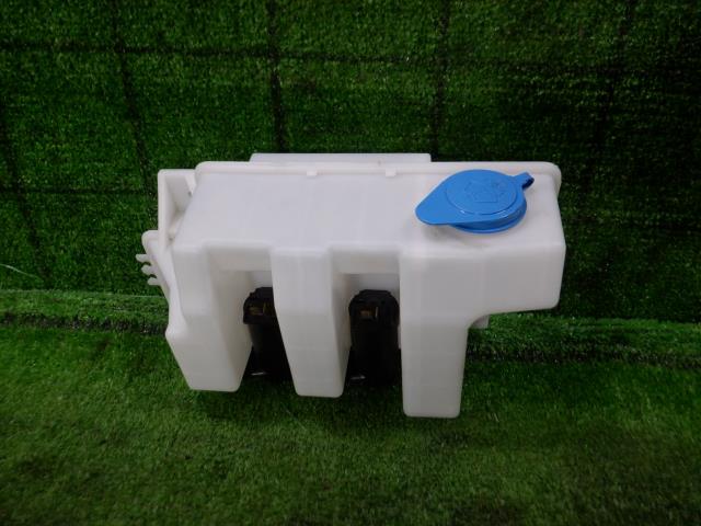 【中古】中古部品 エブリィ DB52V ウォッシャータンク 【3330420100-220513000167300】