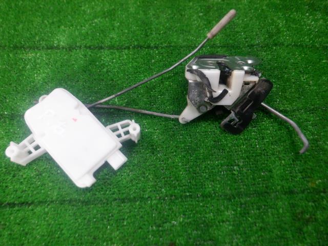 【中古】中古部品 eKワゴン H82W 右リアドアロックソレノイド 【3330420100-230926000364570】