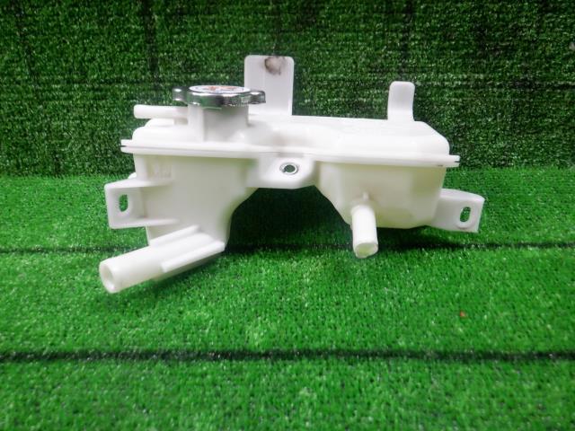 【中古】中古部品 デミオ DJ5AS ラジエータリザーブタンク 【3330420100-221026000120410】