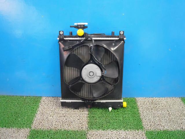 【中古】中古部品 モコ MG22S ラジエータ 【3330440100-001550073220400】