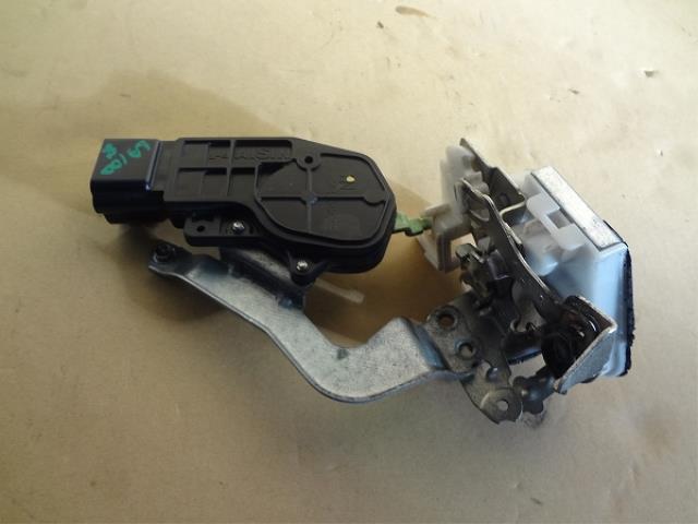 【中古】中古部品 ムーヴ LA100S トランク・バックドアロックソレノイド 【3330460100-001570228364590】