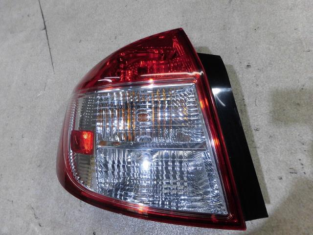 【中古】中古部品 SX4 YC11S 左テールランプ 【3330810100-001563365215600】