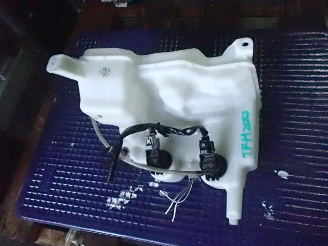 【中古】中古部品 ハイエース TRH200V ウォッシャータンク 【3330490100-001199440267300】
