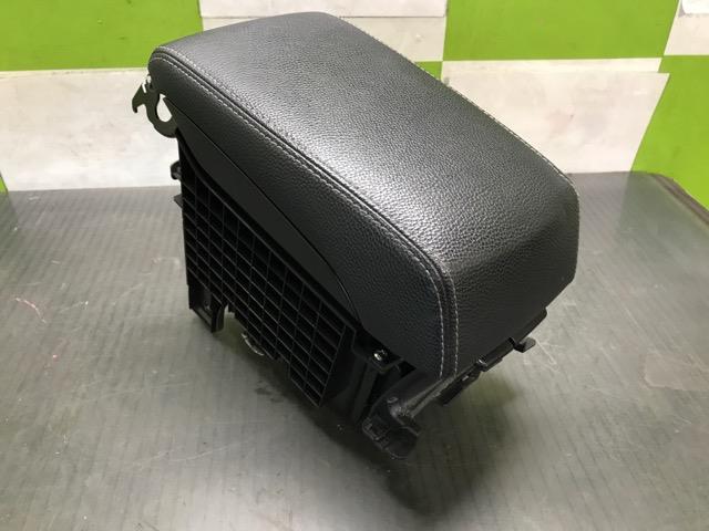 【中古】中古部品 レガシィ BR9 アームレスト 【3330530100-000005124170460】