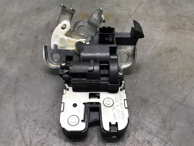 【中古】中古部品 アウディ A1 8XCAX トランク・バックドアロックソレノイド 【3330530100-000005133564590】
